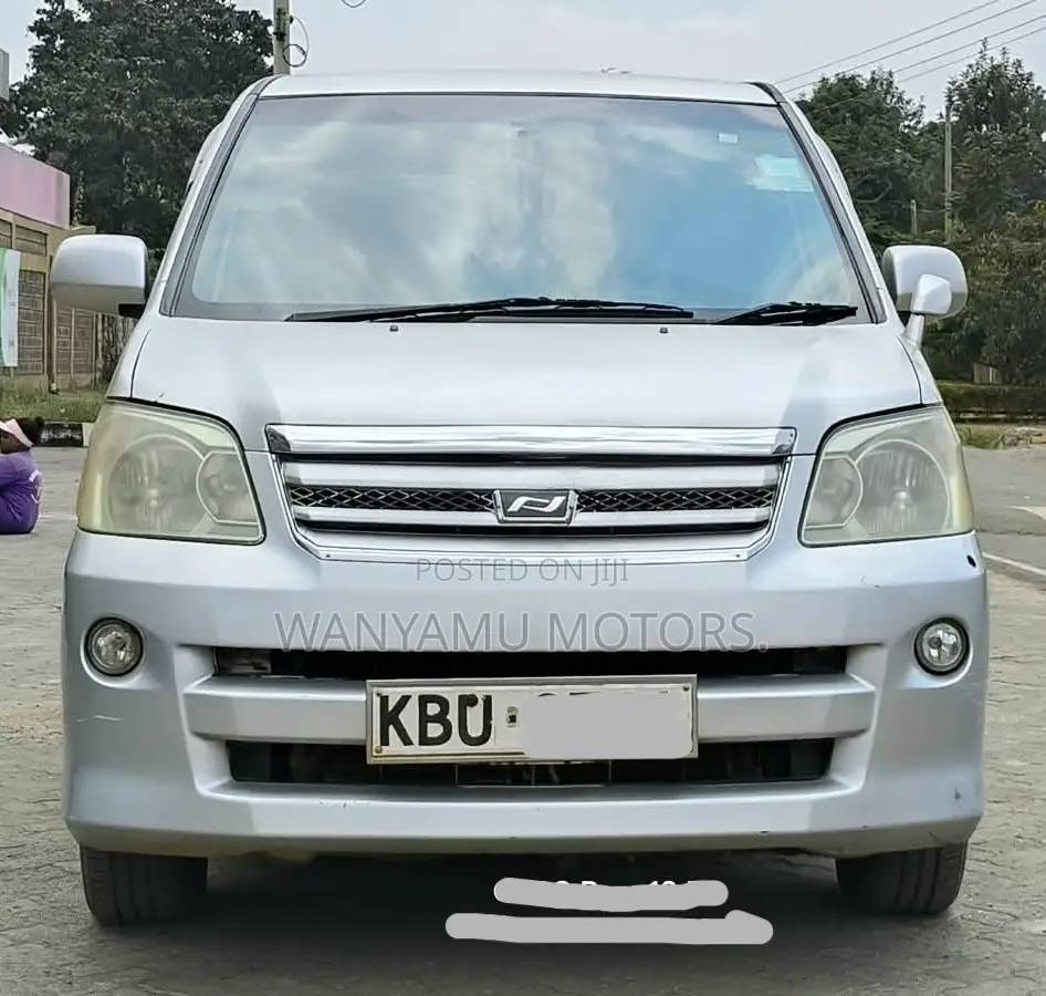 Toyota Noah 2005 Silver