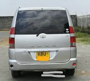 Toyota Noah 2005 Silver