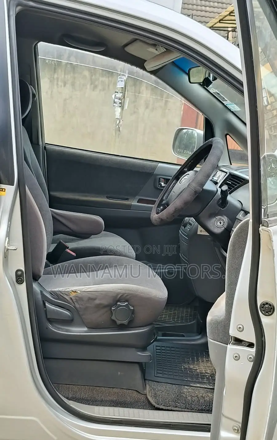 Toyota Noah 2005 Silver
