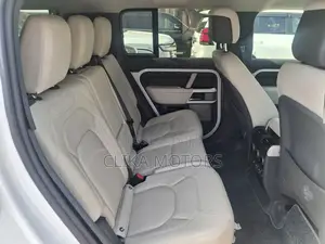 Land Rover Defender X-Dynamic SE 2023 White