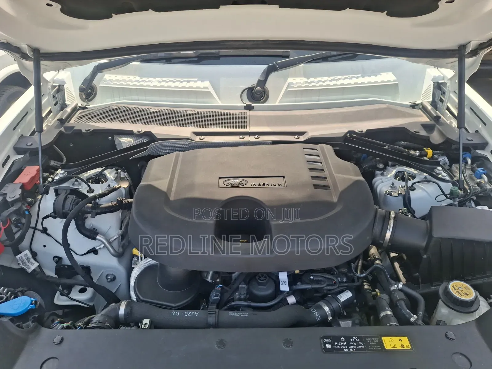 Land Rover Defender X-Dynamic SE 2023 White