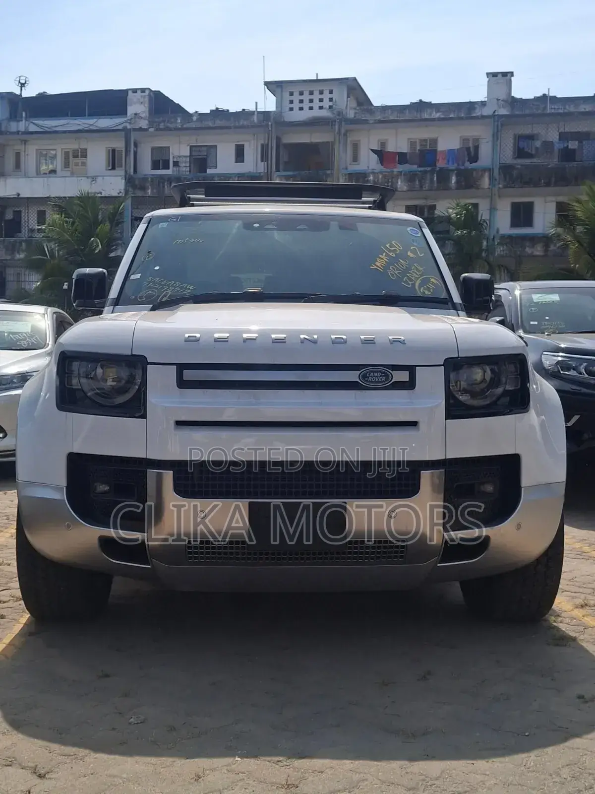 Land Rover Defender X-Dynamic SE 2023 White