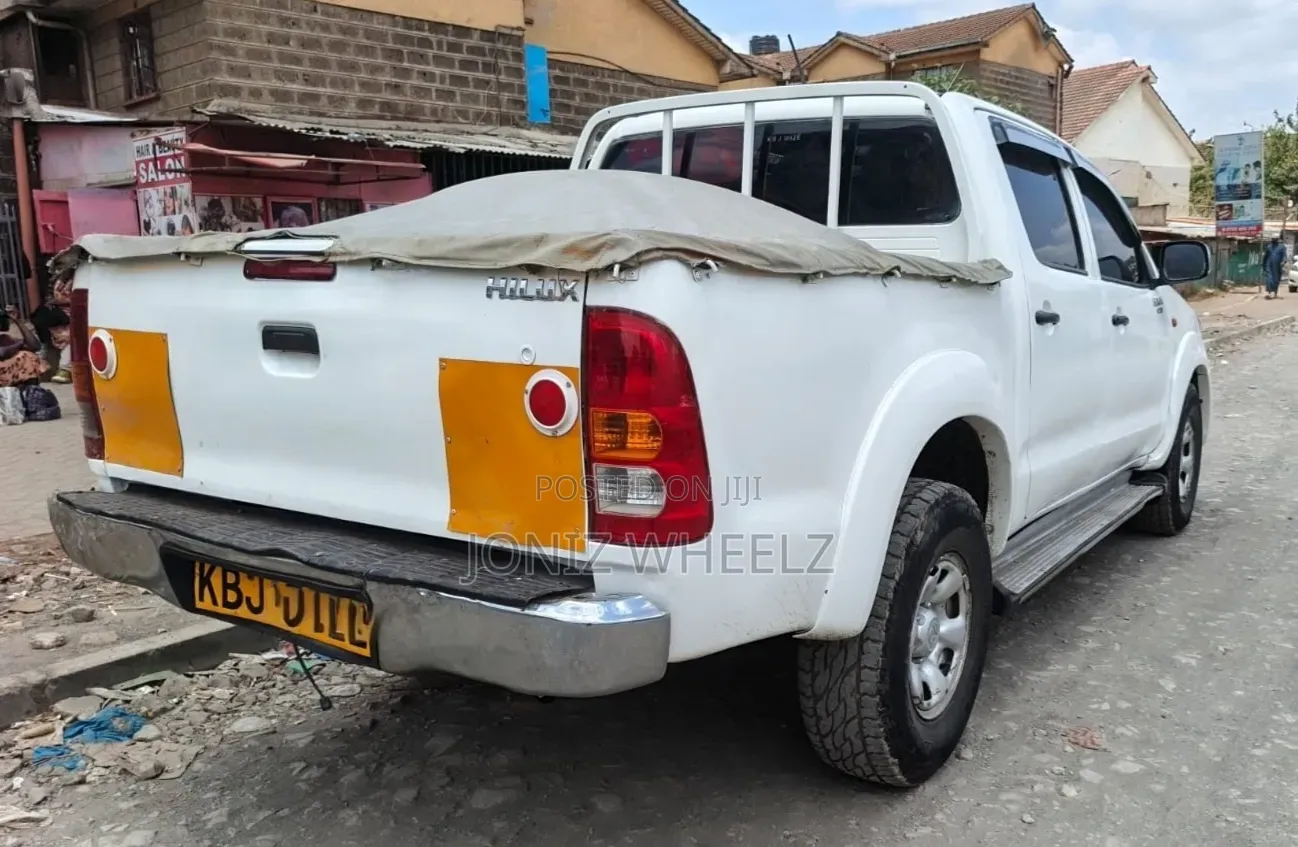 Toyota Hilux 2.5 D-4D 4X4 SRX 2009 White
