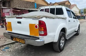 Toyota Hilux 2.5 D-4D 4X4 SRX 2009 White