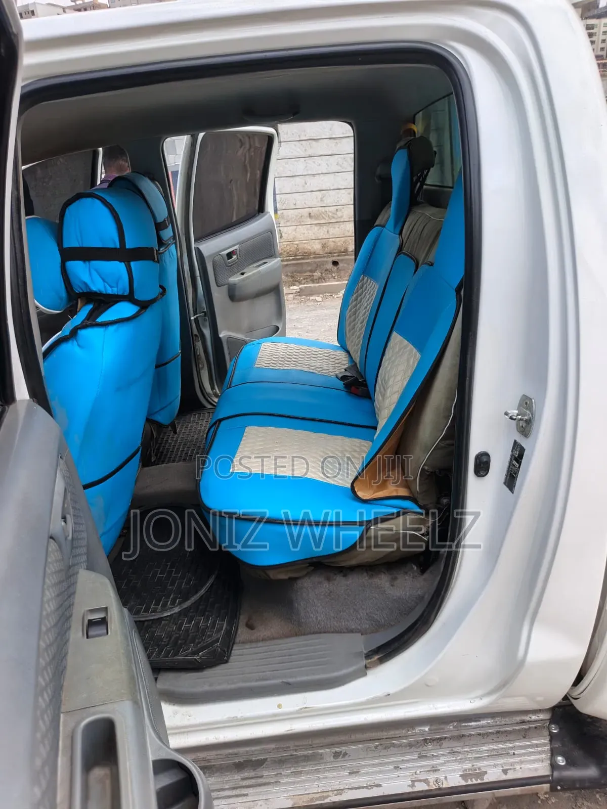 Toyota Hilux 2.5 D-4D 4X4 SRX 2009 White