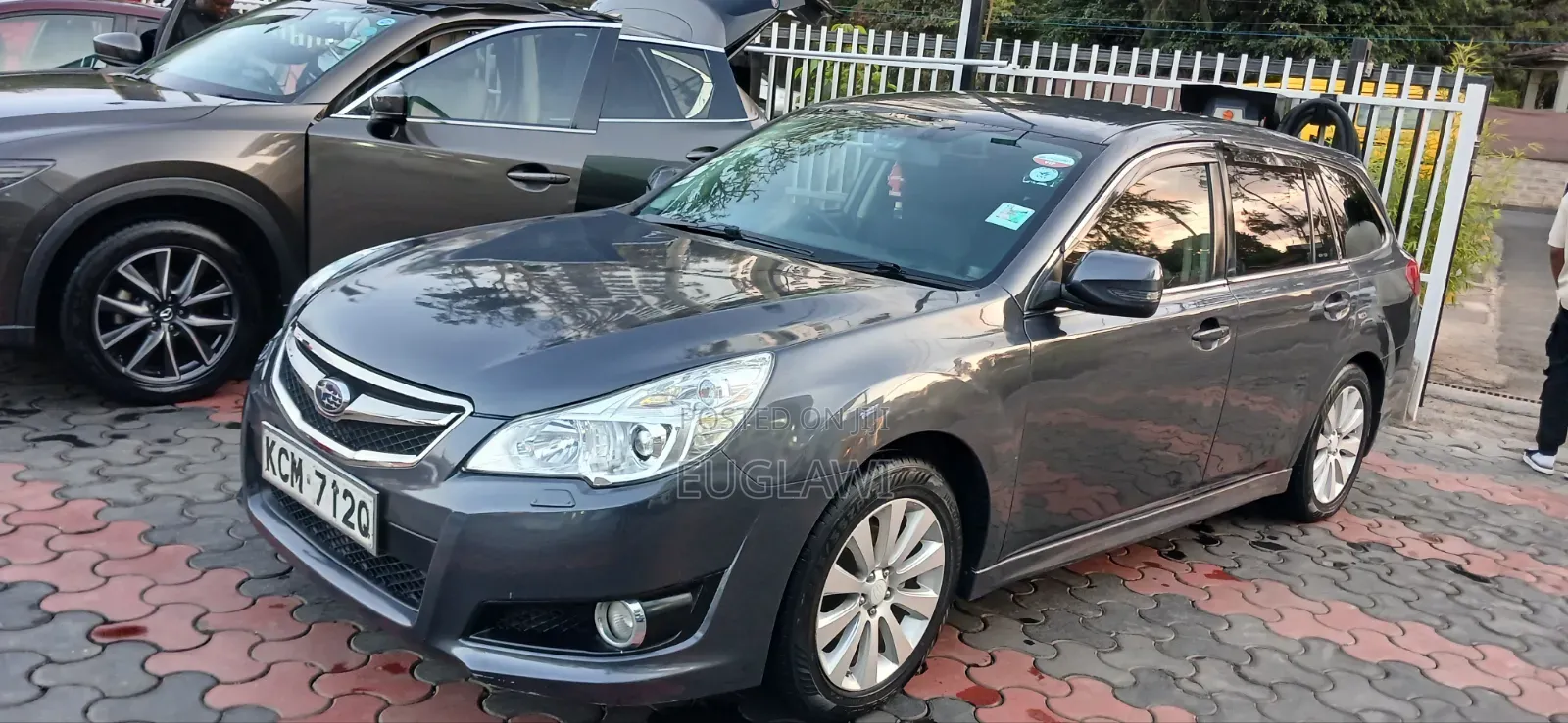 Subaru Legacy 2.5i Premium 2010 Gray