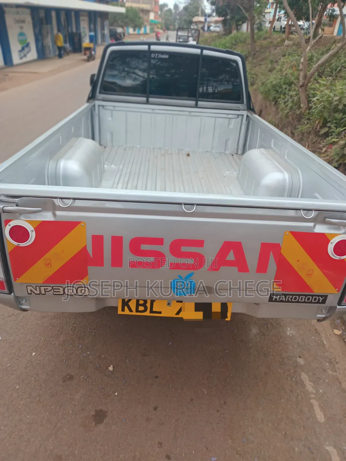 Nissan Hardbody 2009 Silver