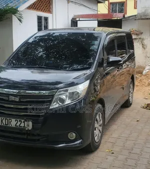 Toyota Noah 2.0 FWD (7 Seater) 2017 Black