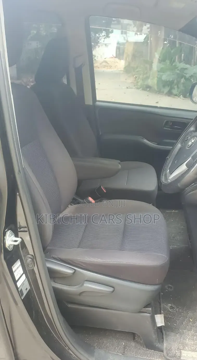 Toyota Noah 2.0 FWD (7 Seater) 2017 Black