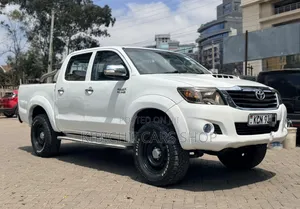 Toyota Hilux 2013 White