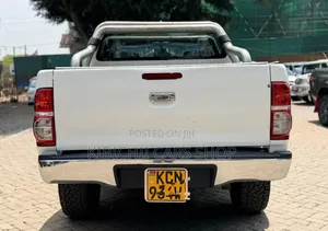 Toyota Hilux 2013 White