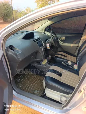 Toyota Vitz 1.3 FWD 3dr 2009 Silver