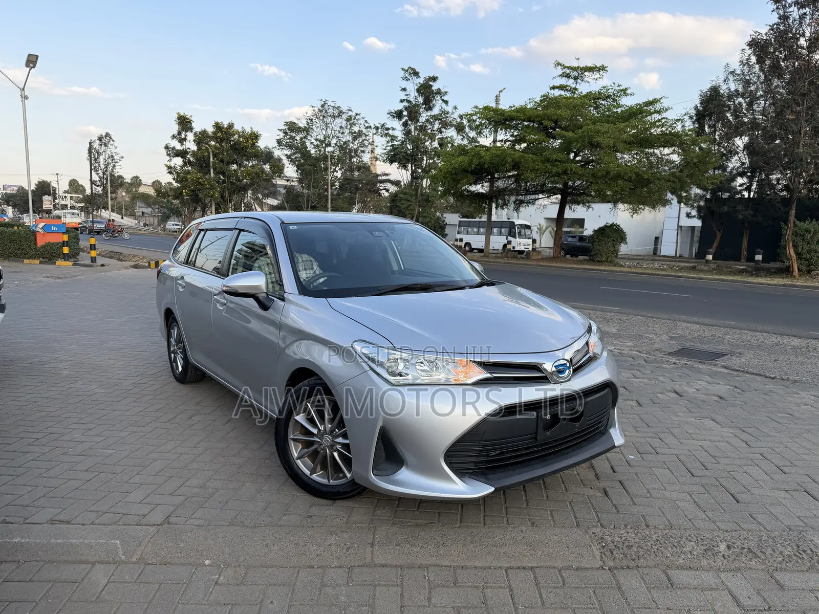 Toyota Corolla Fielder 1.5 Hybrid FWD 2021 Silver