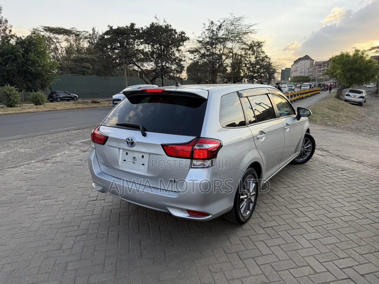Toyota Corolla Fielder 1.5 Hybrid FWD 2021 Silver