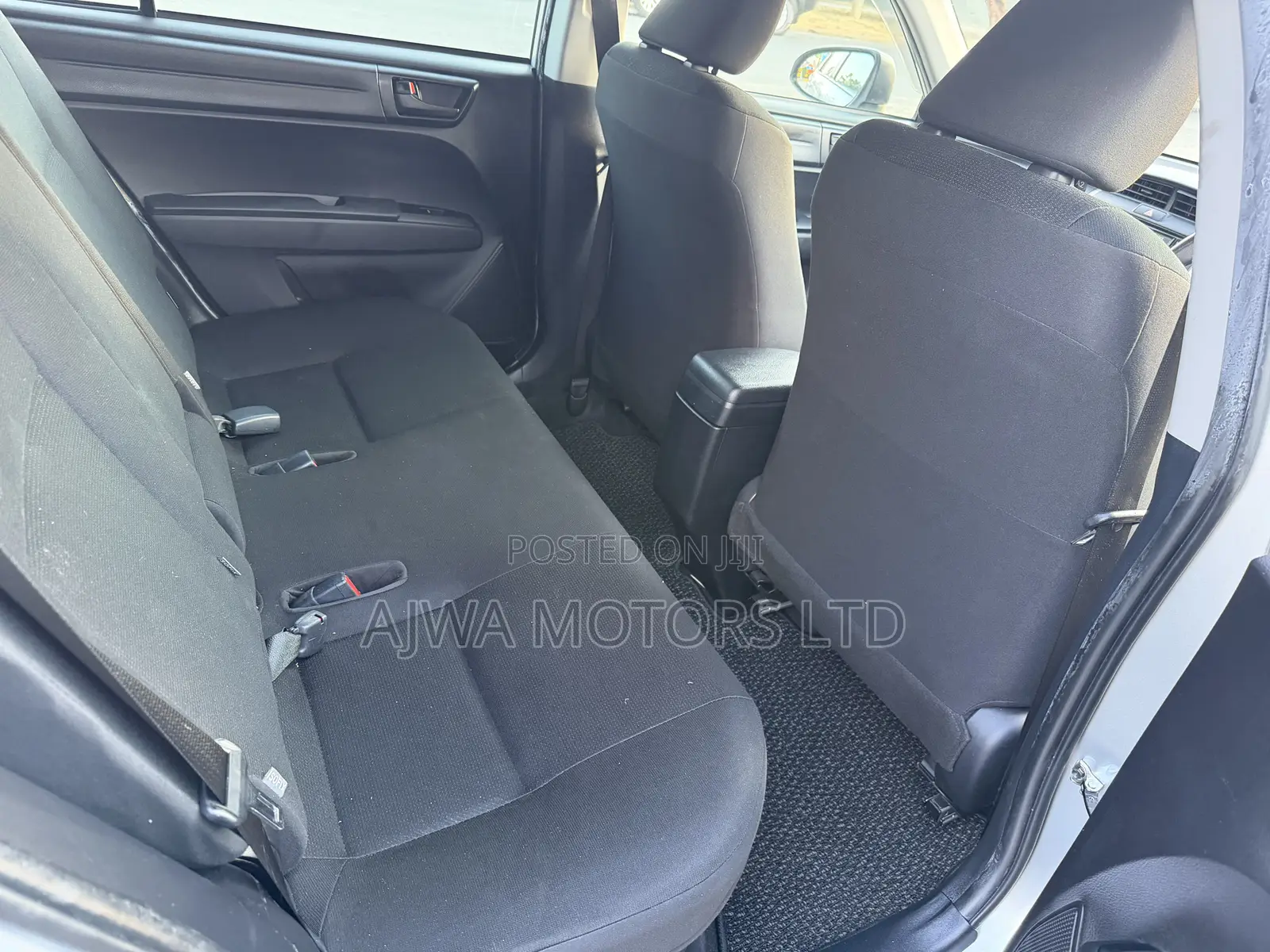 Toyota Corolla Fielder 1.5 Hybrid FWD 2021 Silver