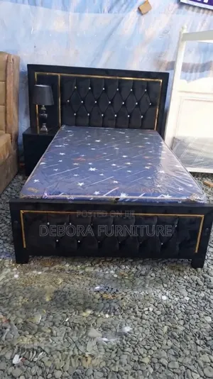 Luxury 4*6 Black Chester Bed With Diamond Tufting Lamp