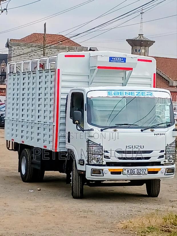 Isuzu Trucks 2021 White - thumbnail 2