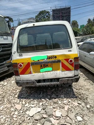 Nissan Caravan (Urvan) 2000 White
