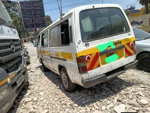 Nissan Caravan (Urvan) 2000 White