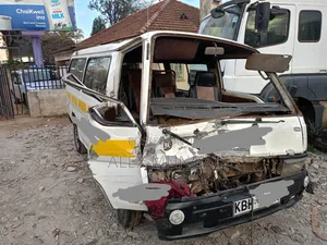 Nissan Caravan (Urvan) 2000 White