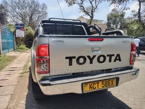 Toyota Hilux 3.0 D-4D 4x4 2012 Silver