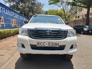 Toyota Hilux 2014 White