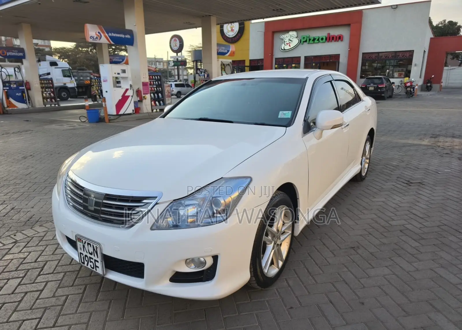Toyota Crown 2011 White