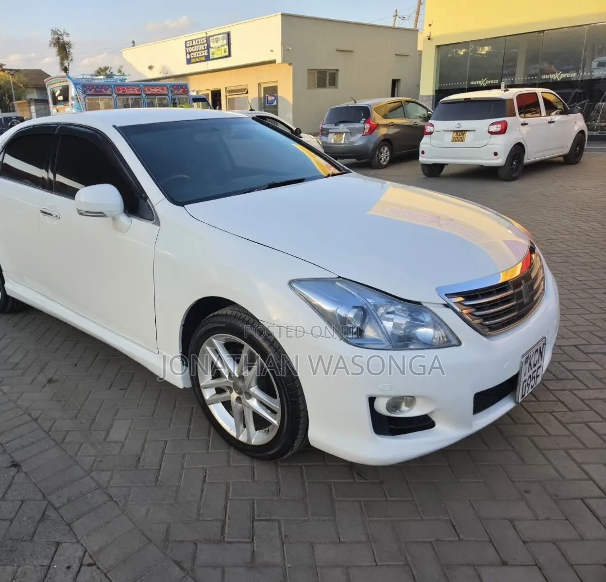 Toyota Crown 2011 White