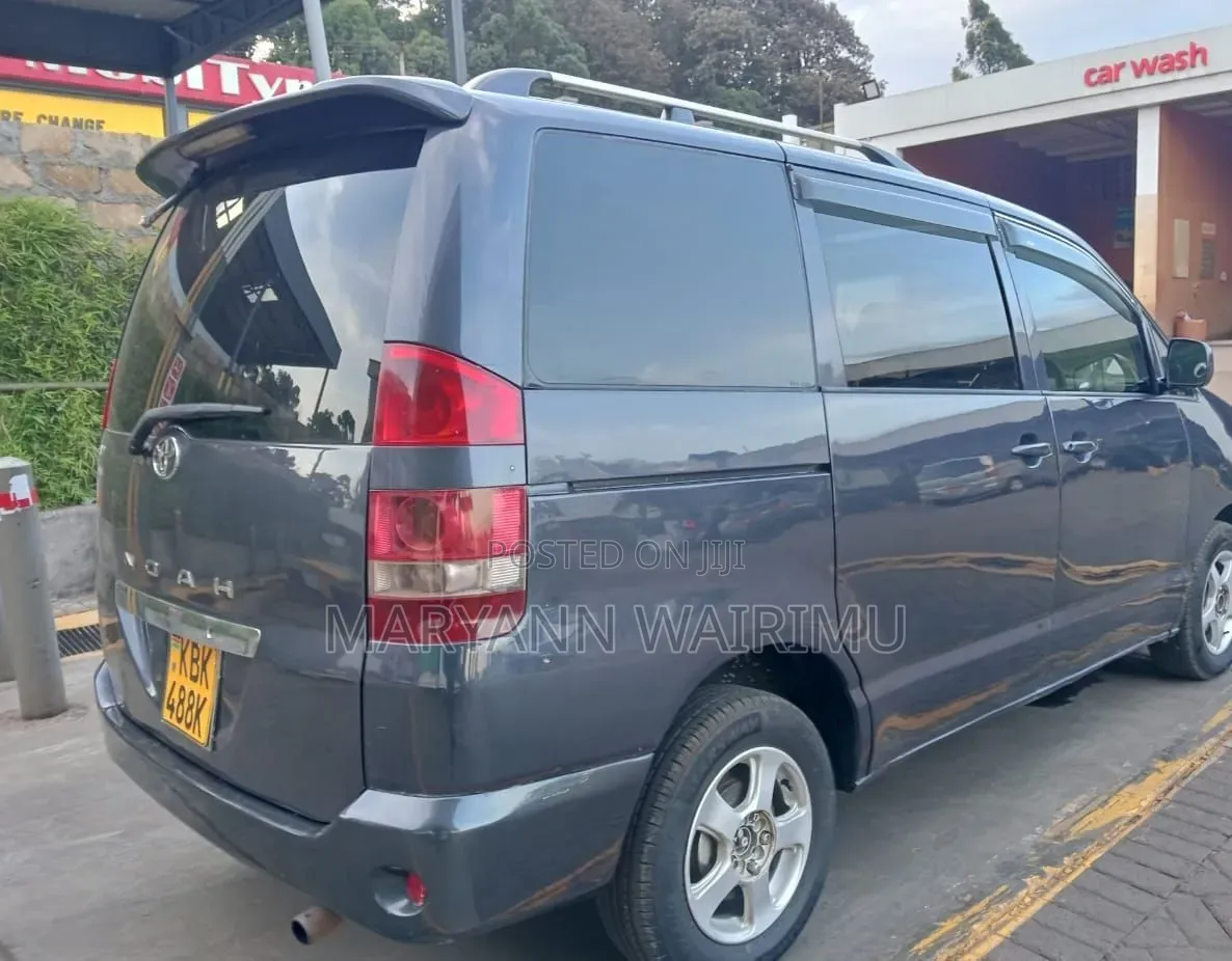 Toyota Noah 2.0 FWD (8 Seater) 2003 Gray