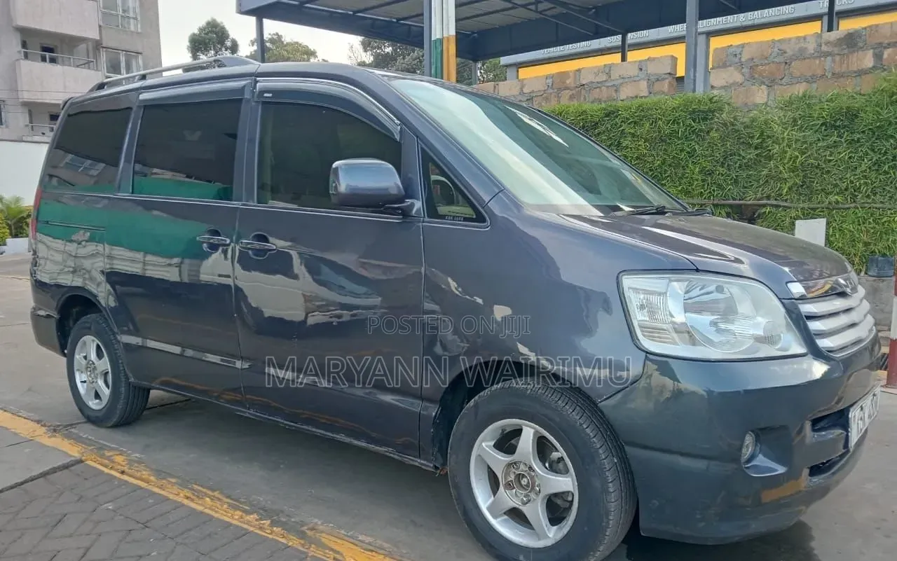 Toyota Noah 2.0 FWD (8 Seater) 2003 Gray