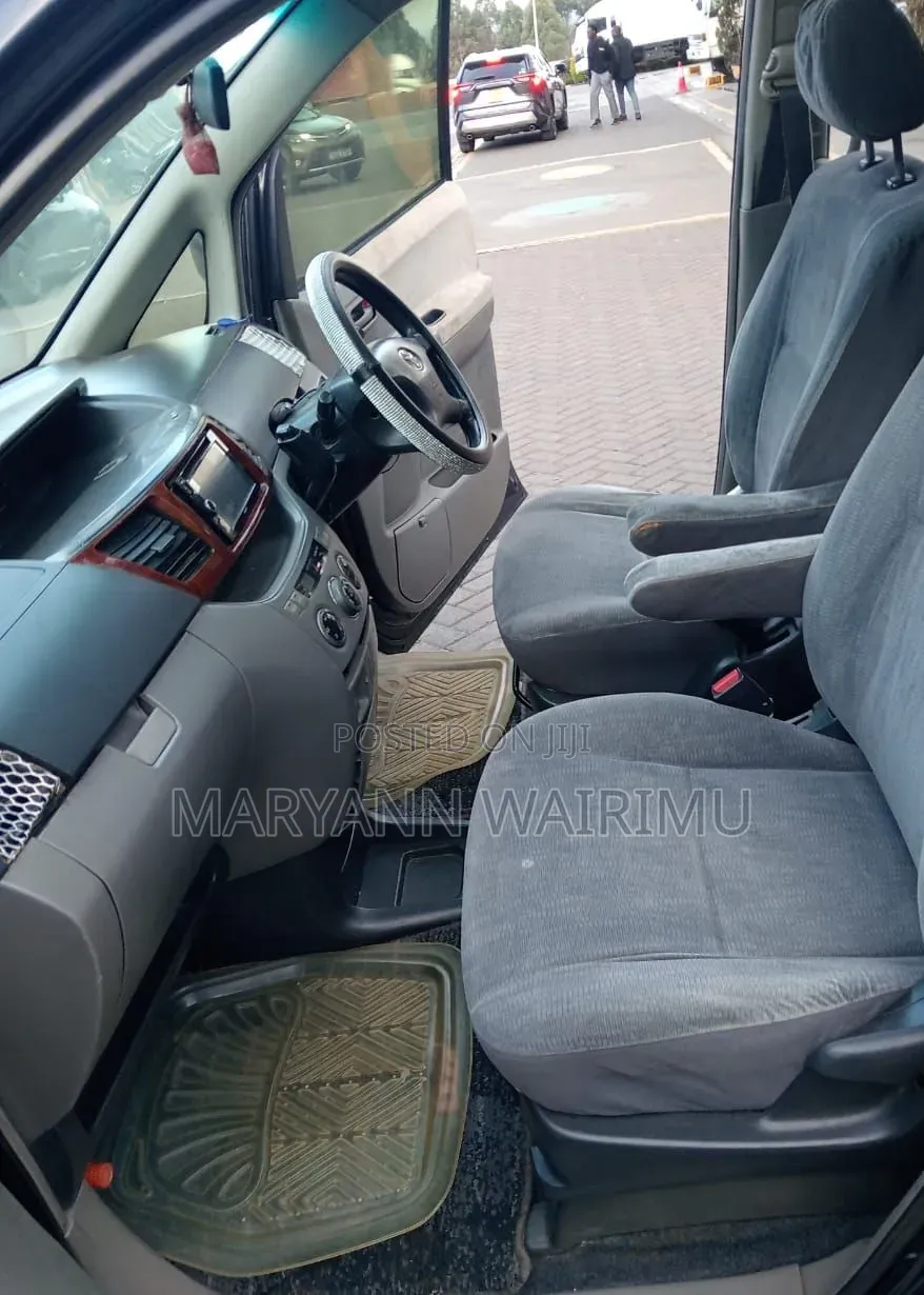 Toyota Noah 2.0 FWD (8 Seater) 2003 Gray