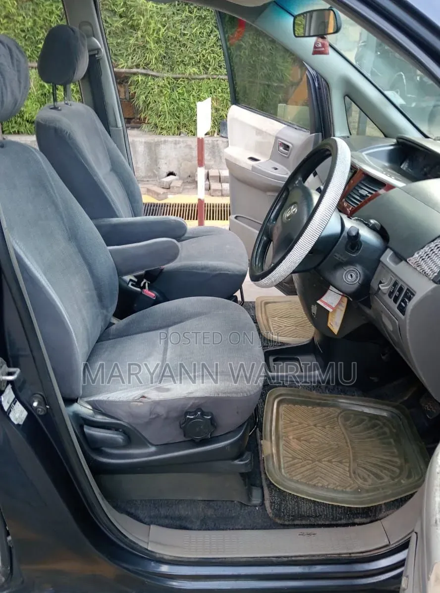Toyota Noah 2.0 FWD (8 Seater) 2003 Gray