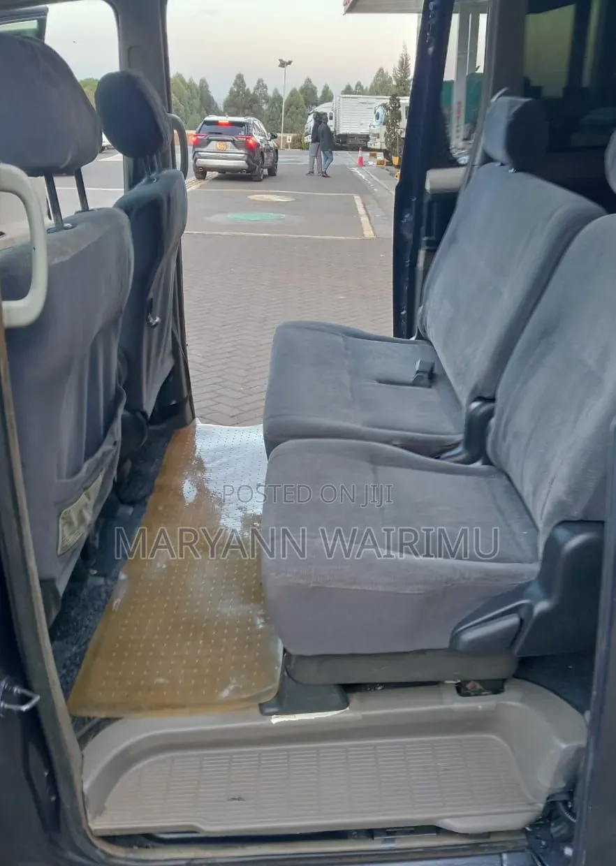 Toyota Noah 2.0 FWD (8 Seater) 2003 Gray
