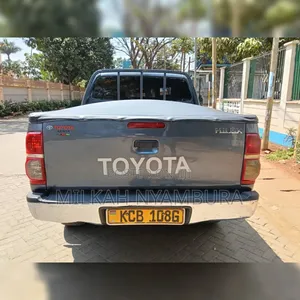 Toyota Hilux 2014 Gray