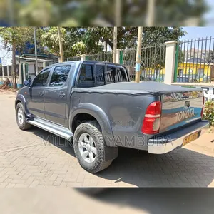 Toyota Hilux 2014 Gray