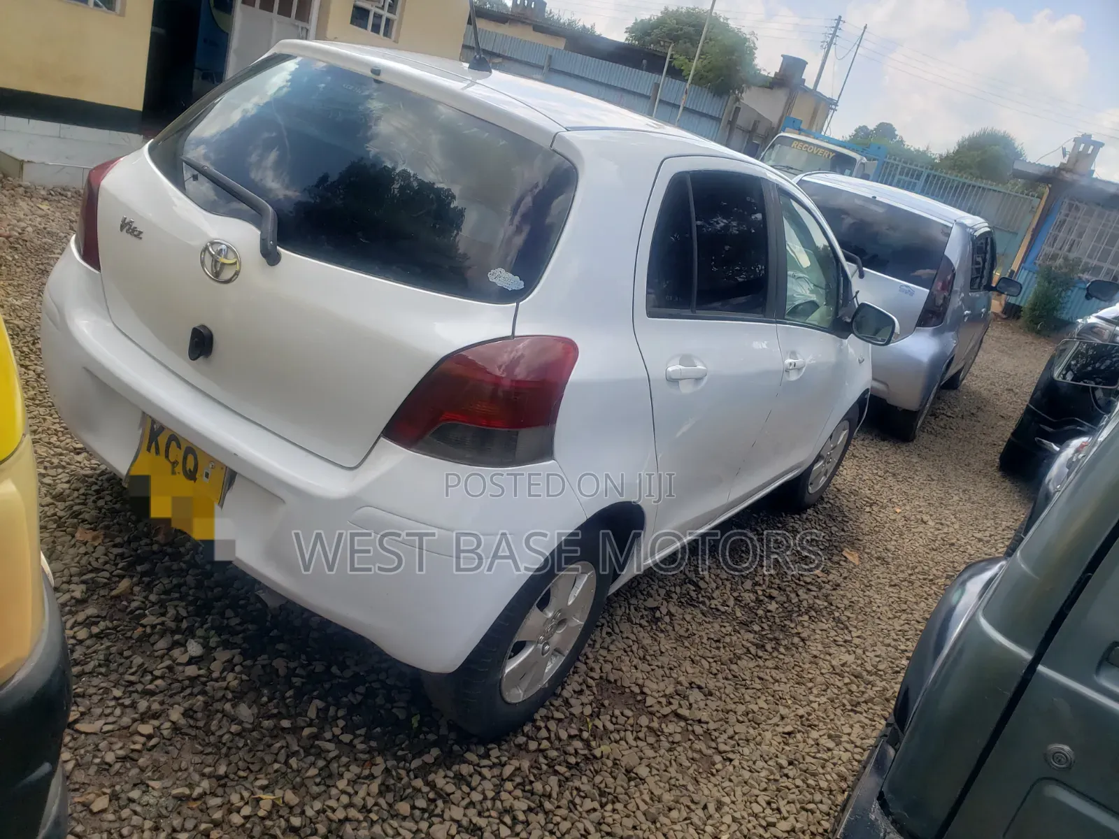 Toyota Vitz 2013 White