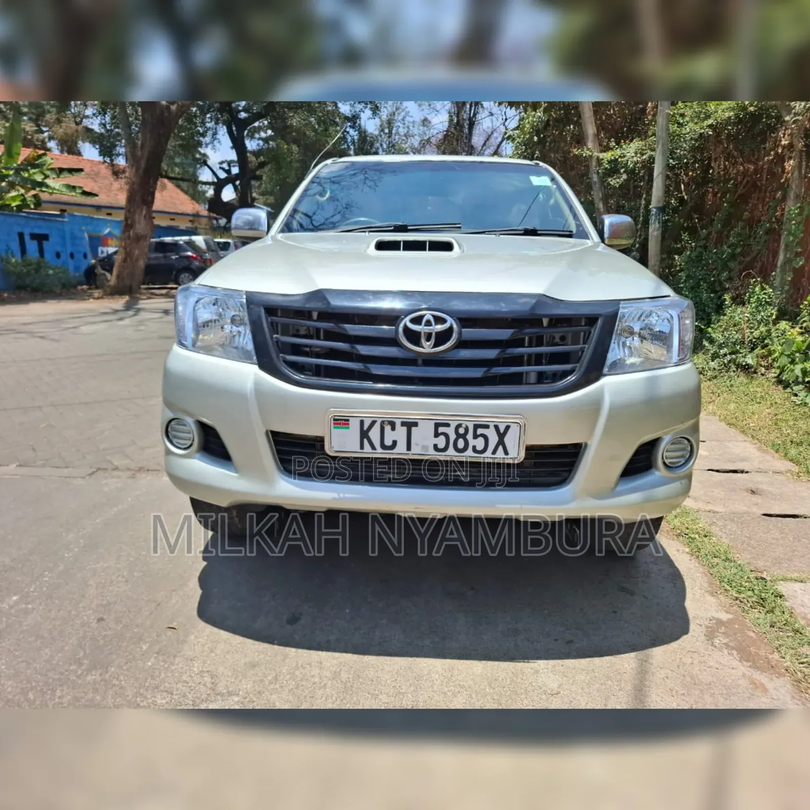 Toyota Hilux 2012 Gray