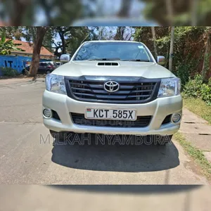 Toyota Hilux 2012 Gray
