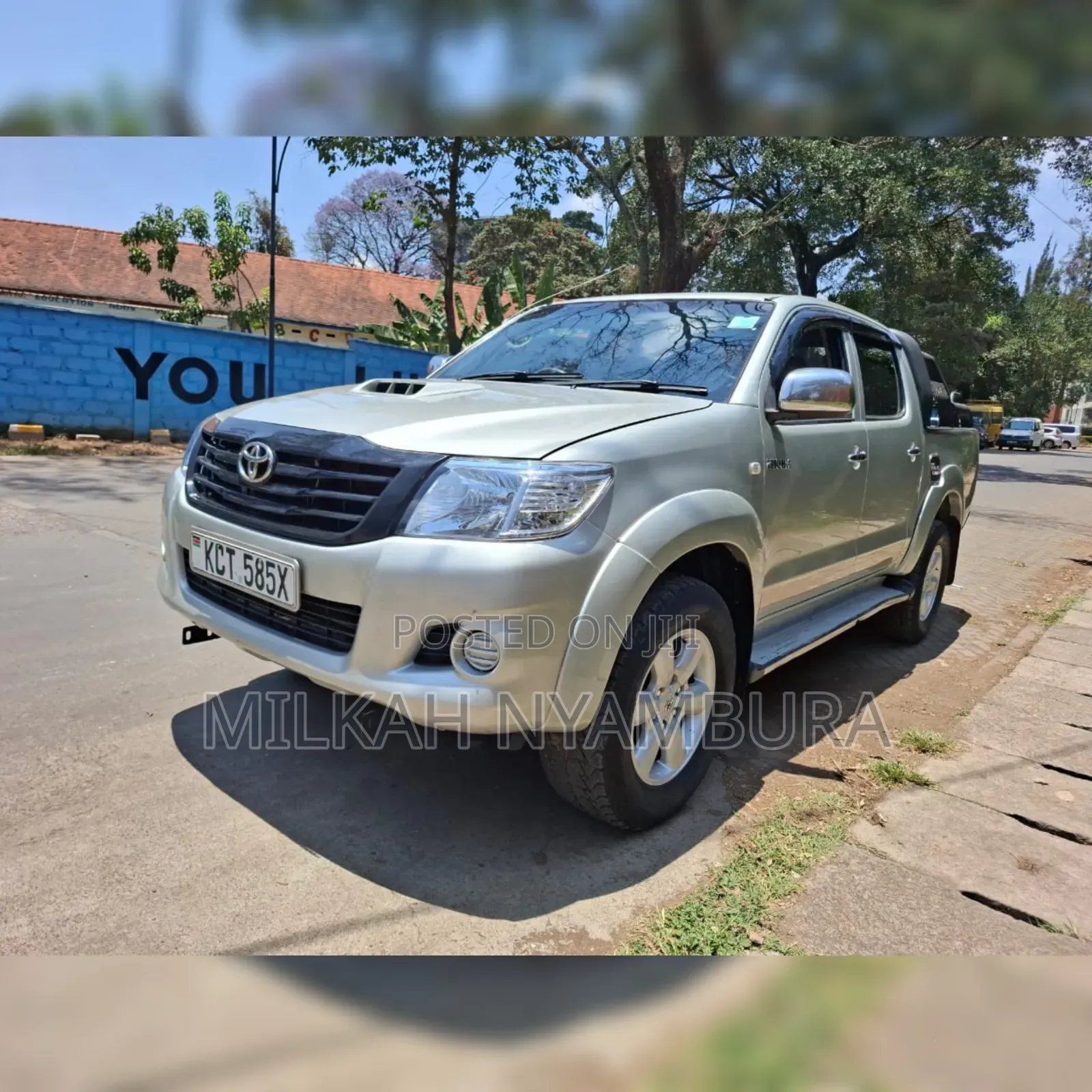 Toyota Hilux 2012 Gray