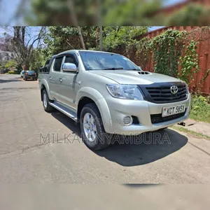 Toyota Hilux 2012 Gray