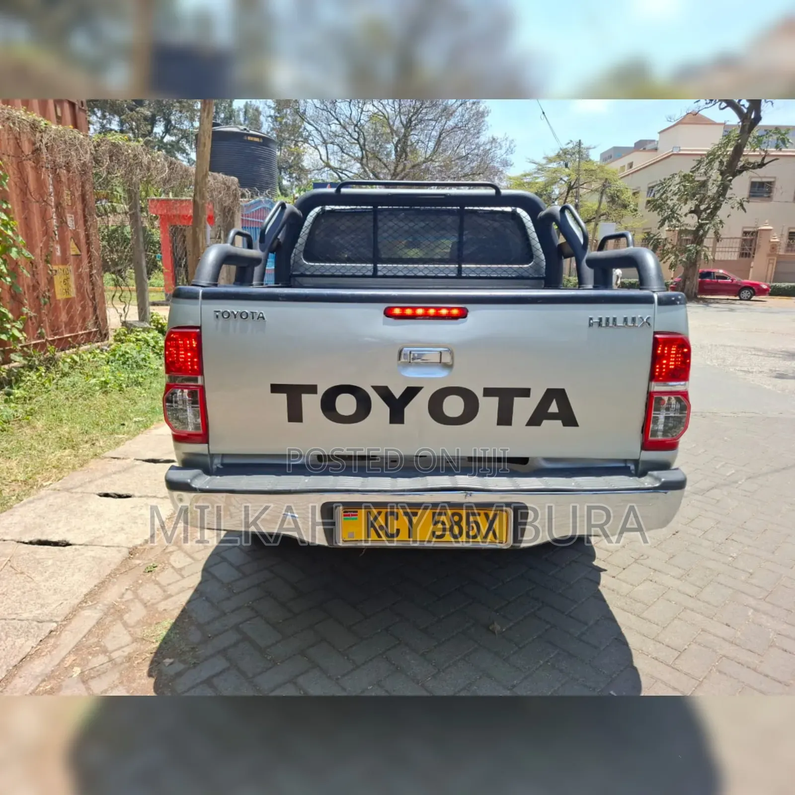 Toyota Hilux 2012 Gray