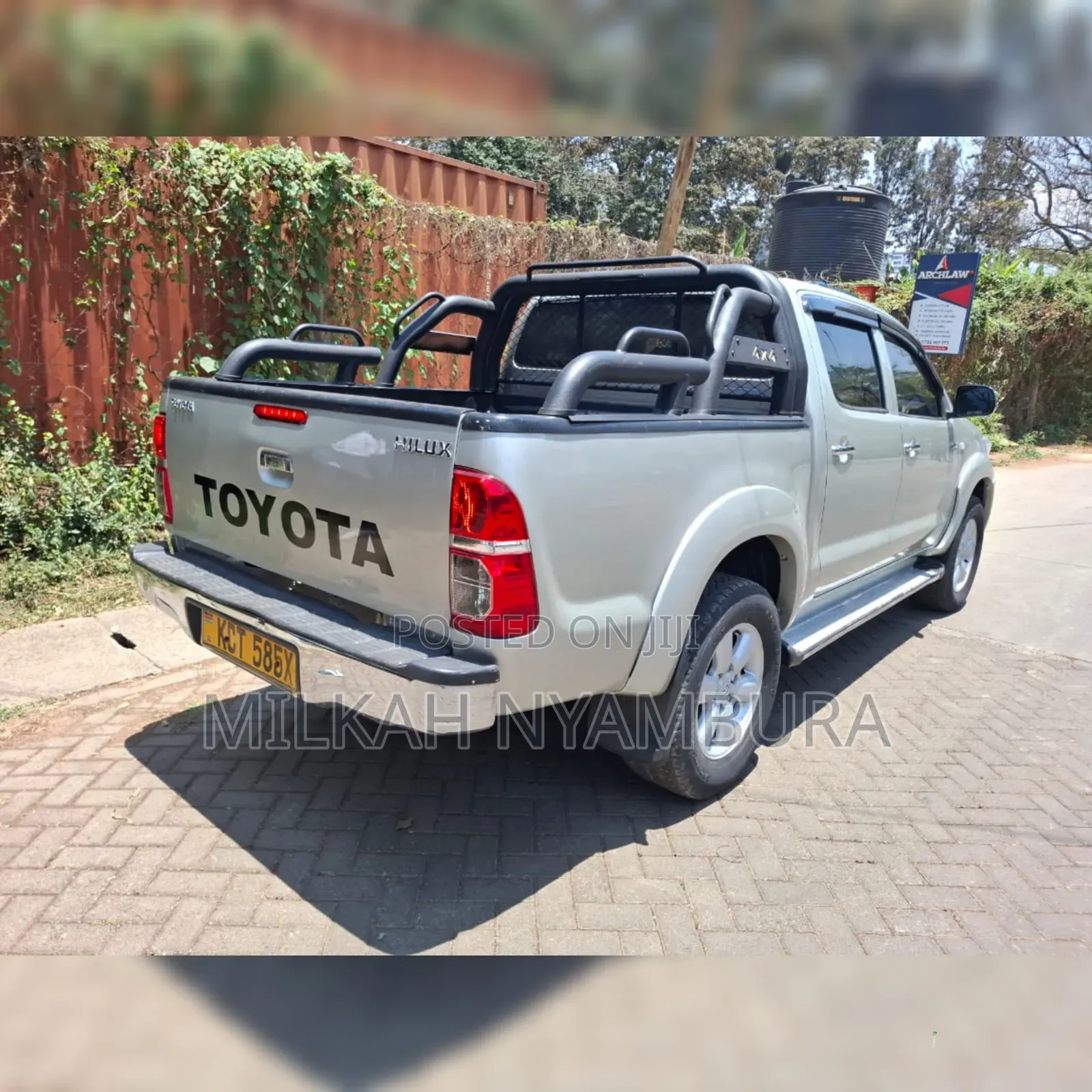 Toyota Hilux 2012 Gray