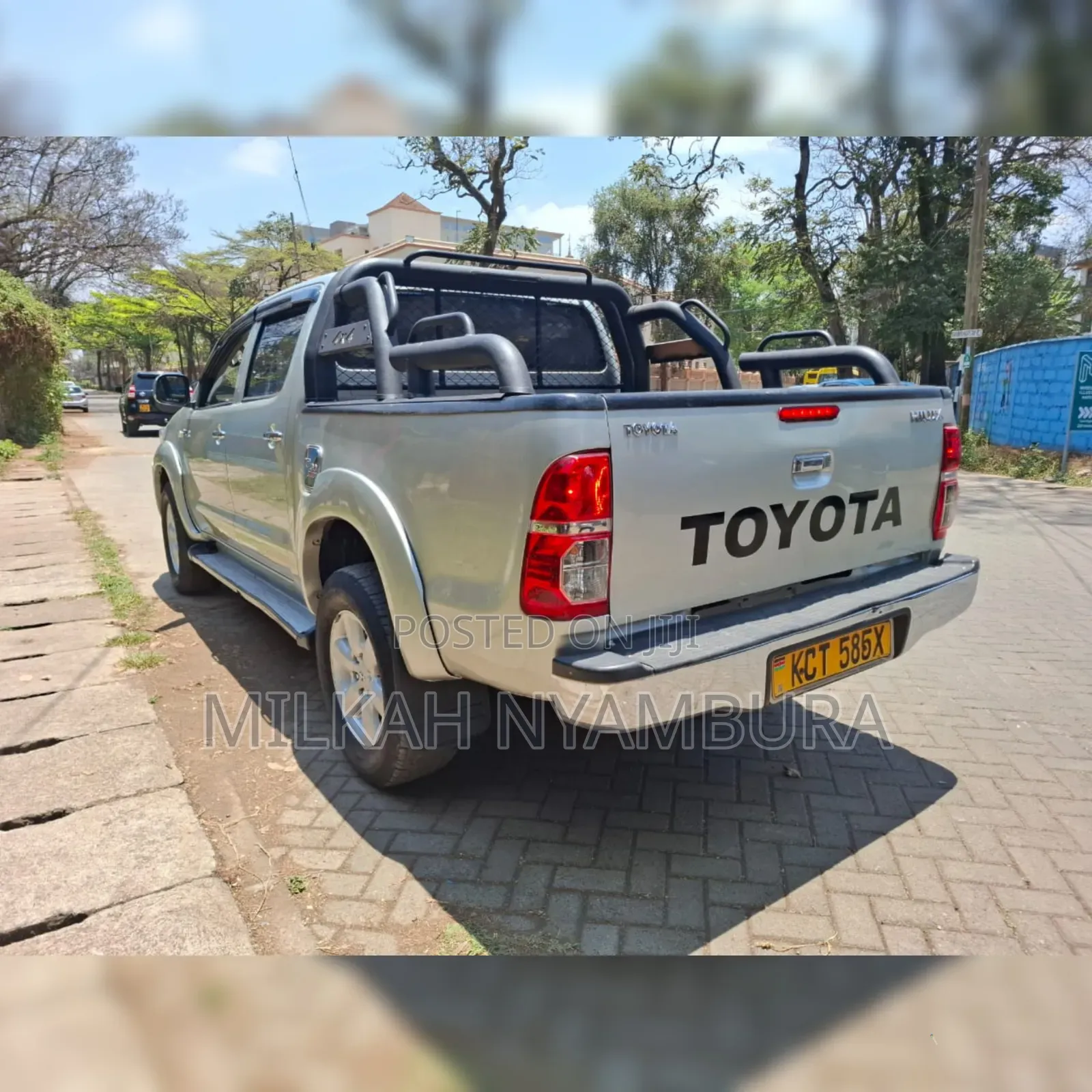 Toyota Hilux 2012 Gray