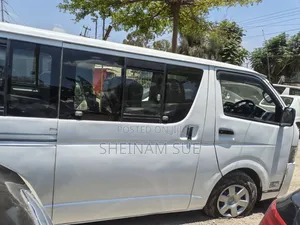 Toyota HiAce 2011 White