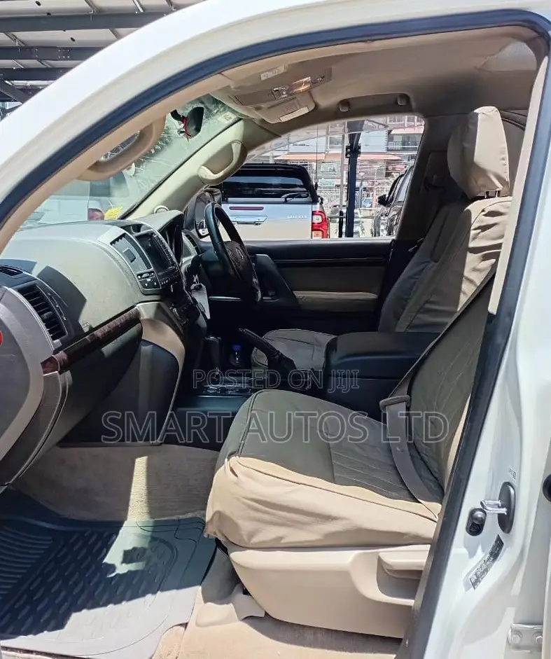 Toyota Land Cruiser 2008 White