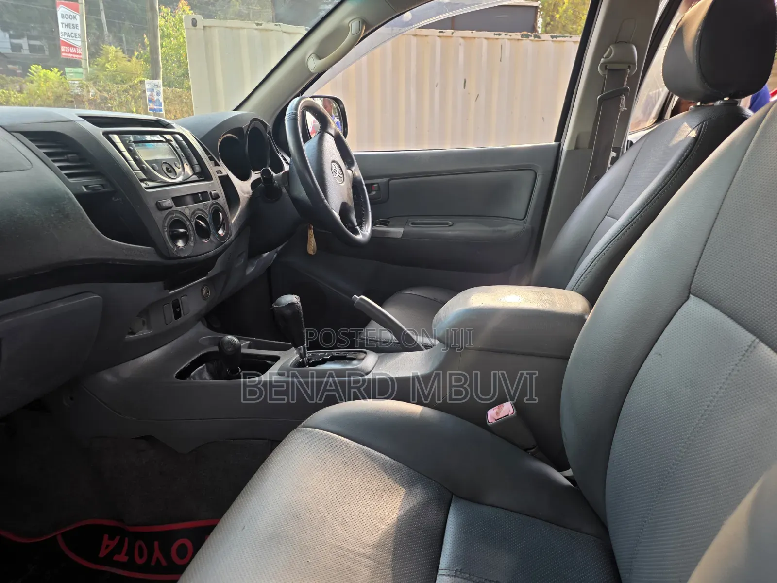 Toyota Hilux 2010 Silver