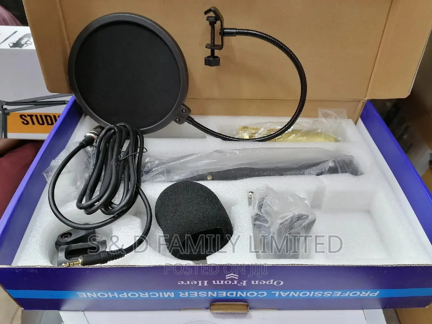 BM 800 Condensor Mic ,Wall Stand,Pop Filter & Sponge