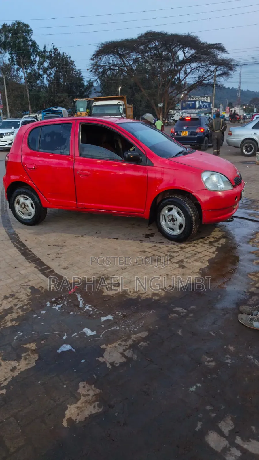 Toyota Vitz 1999 Red