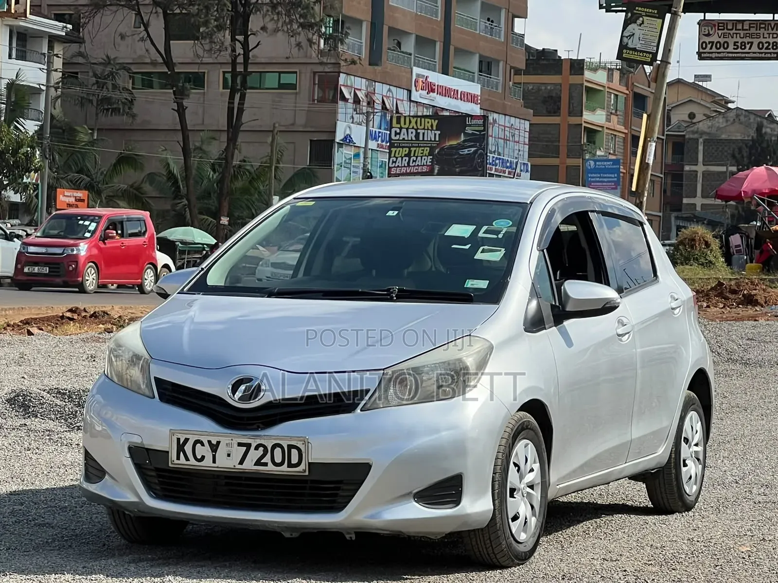 Toyota Vitz 1.3 FWD 5dr 2013 Silver