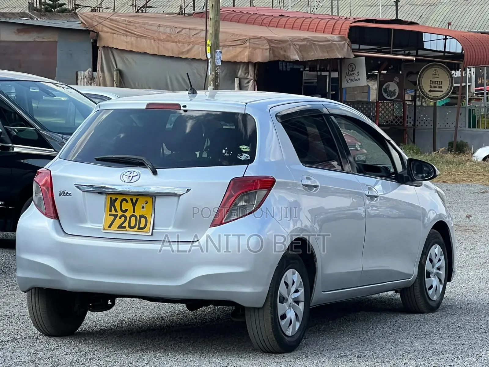 Toyota Vitz 1.3 FWD 5dr 2013 Silver